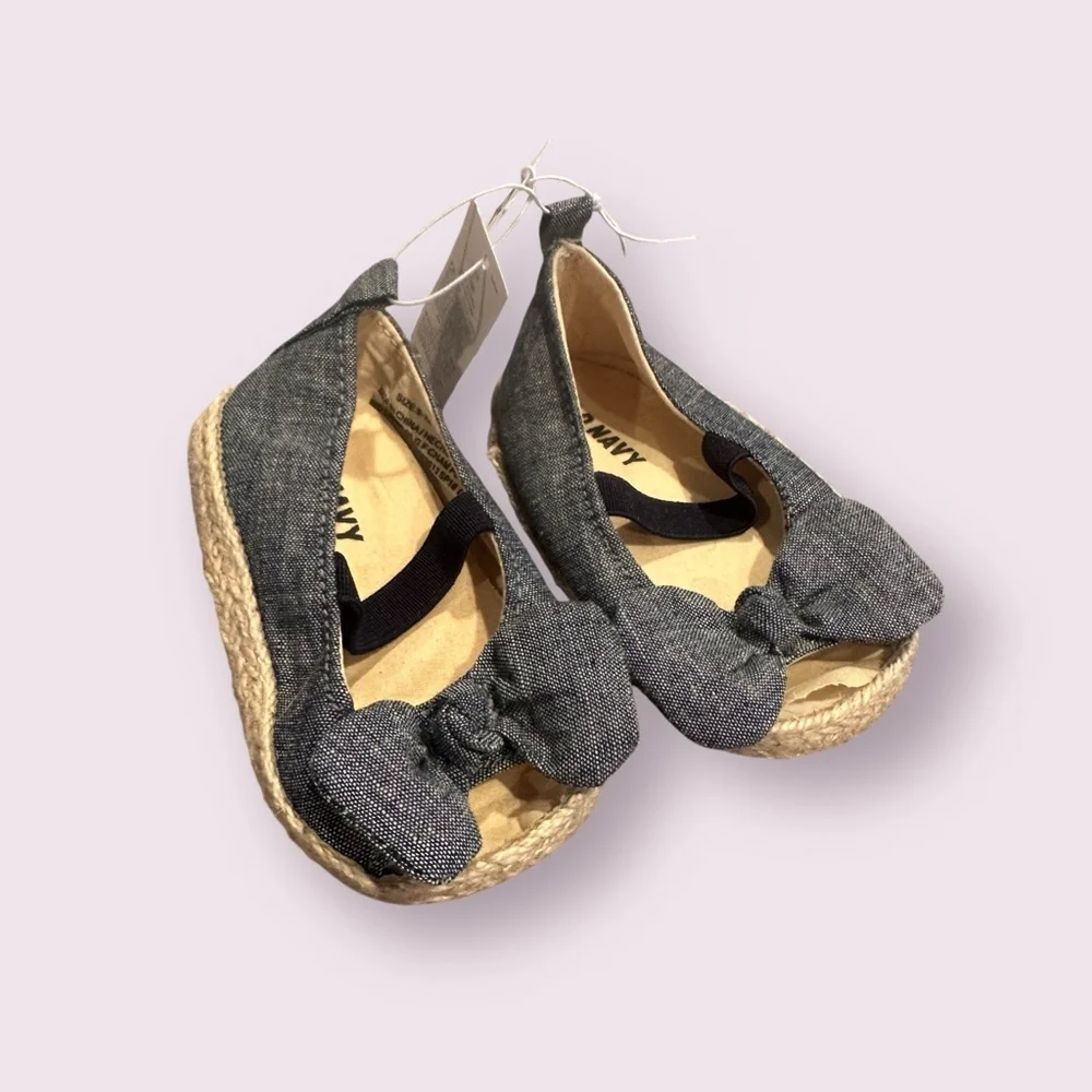 NWT Baby Old Navy Charcoal Denim Shoes with Bow 6-12 Mon